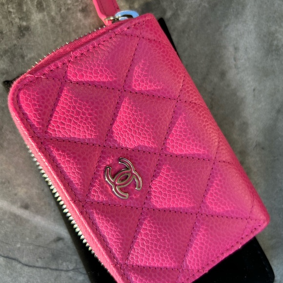 CHANEL Enamel CC Logo Quilted Coin Wallet Card Holder - Picture 4 of 13